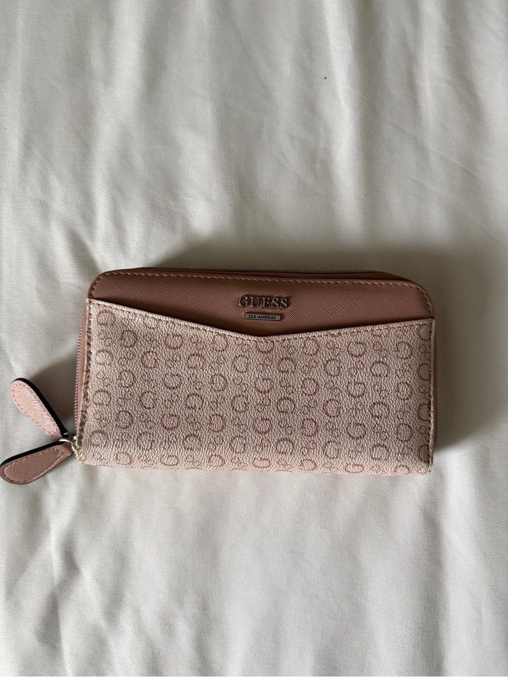 GUESS Blush Pink Logo-Print Zip Wallet
